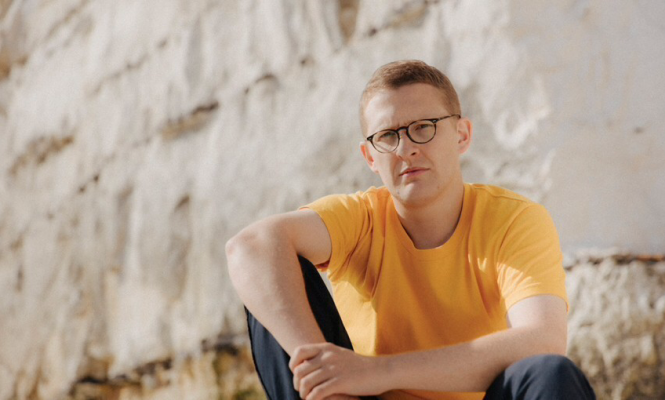 FLOATING POINTS PREVIEWS HIS NEW LIVE SHOW: WATCH